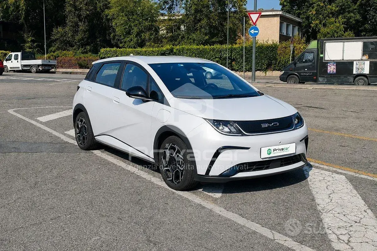 Usata BYD Dolphin Comfort 64 kW (88 CV) 2024 Utilitaria