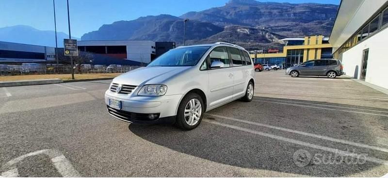 Usata VW Touran 136 CV (100 kW) 2005 Grigio Monovolume