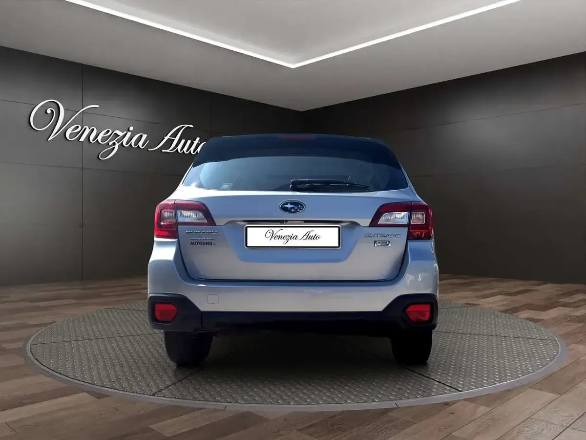 Usata Subaru Outback 150 CV (110 kW) 2016 Argento Station wagon