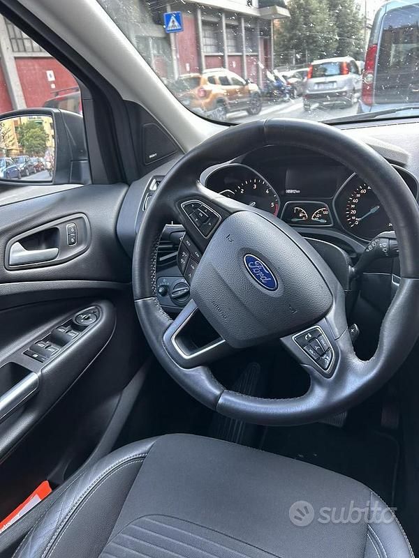 Usata Ford Kuga 120 CV (88 kW) 2017 Grigio SUV