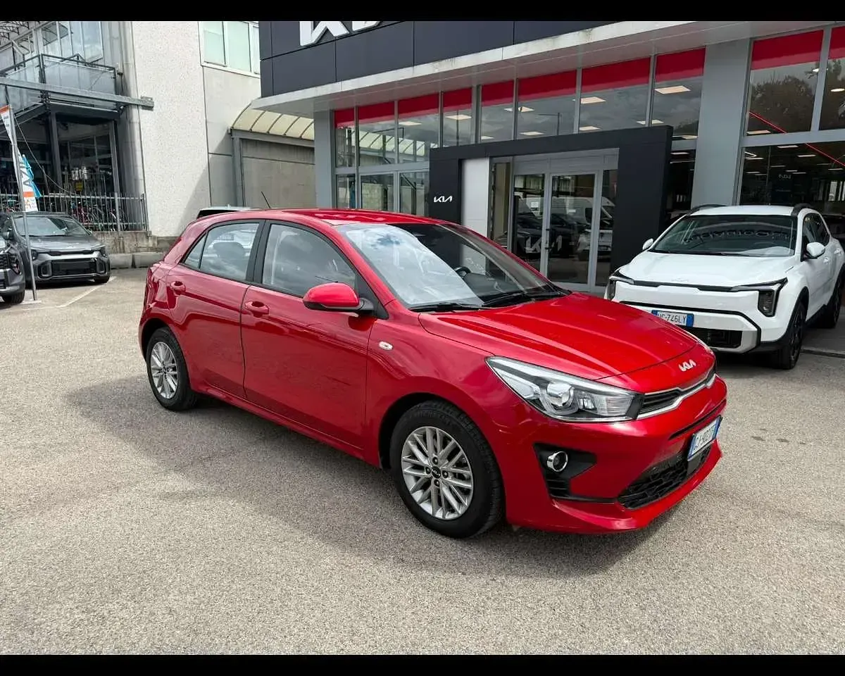 Usata Kia Rio Style 101 CV (74 kW) 2022 Rosso Berlina
