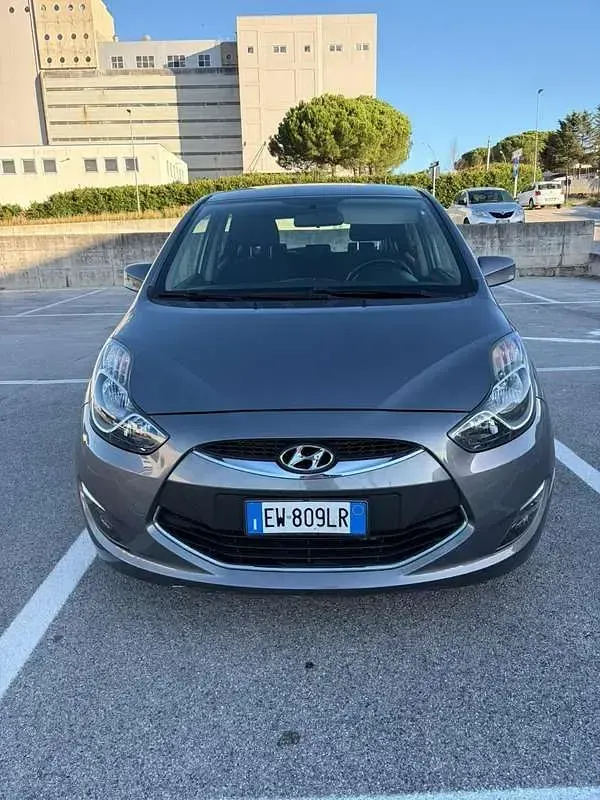 Usata Hyundai ix20 Comfort 90 CV (66 kW) 2014 Grigio Utilitaria