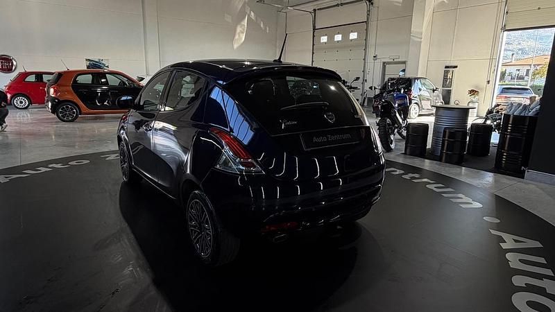 Usata Lancia Ypsilon S 70 CV (51 kW) 2021 Blu Utilitaria