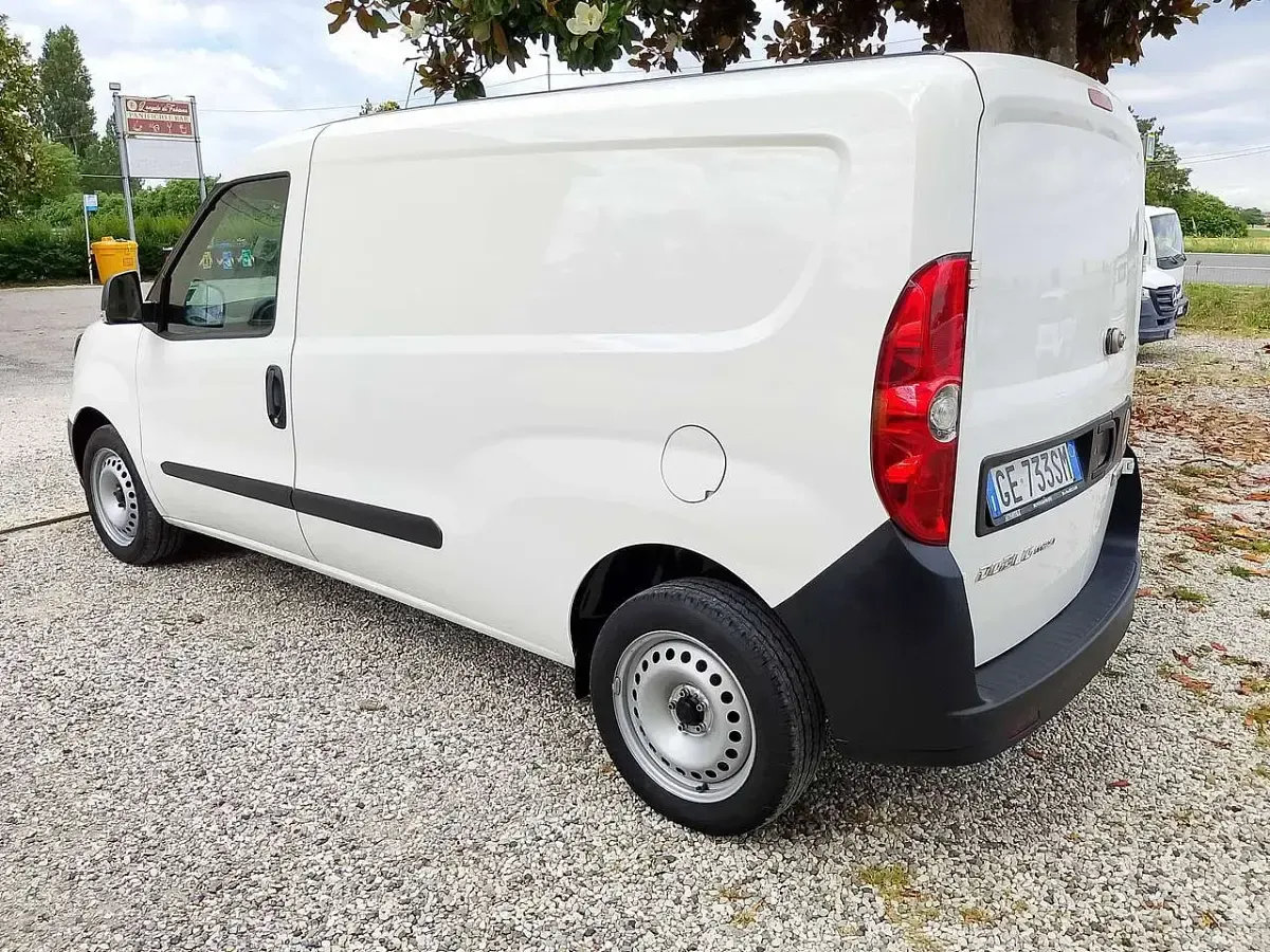 Usata Fiat Doblò Business 105 CV (77 kW) 2021 Bianco Monovolume