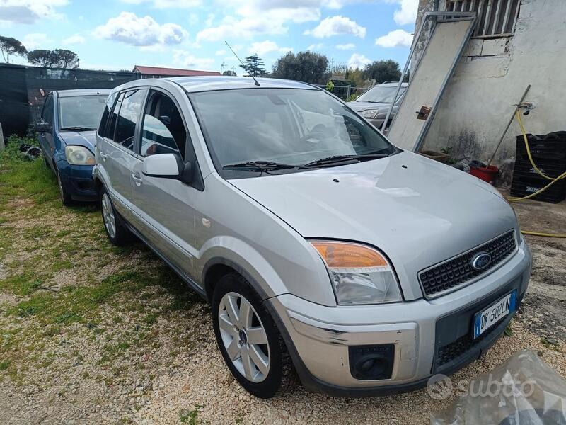 Usato 2007 Ford Fusion Diesel (2.800 €)