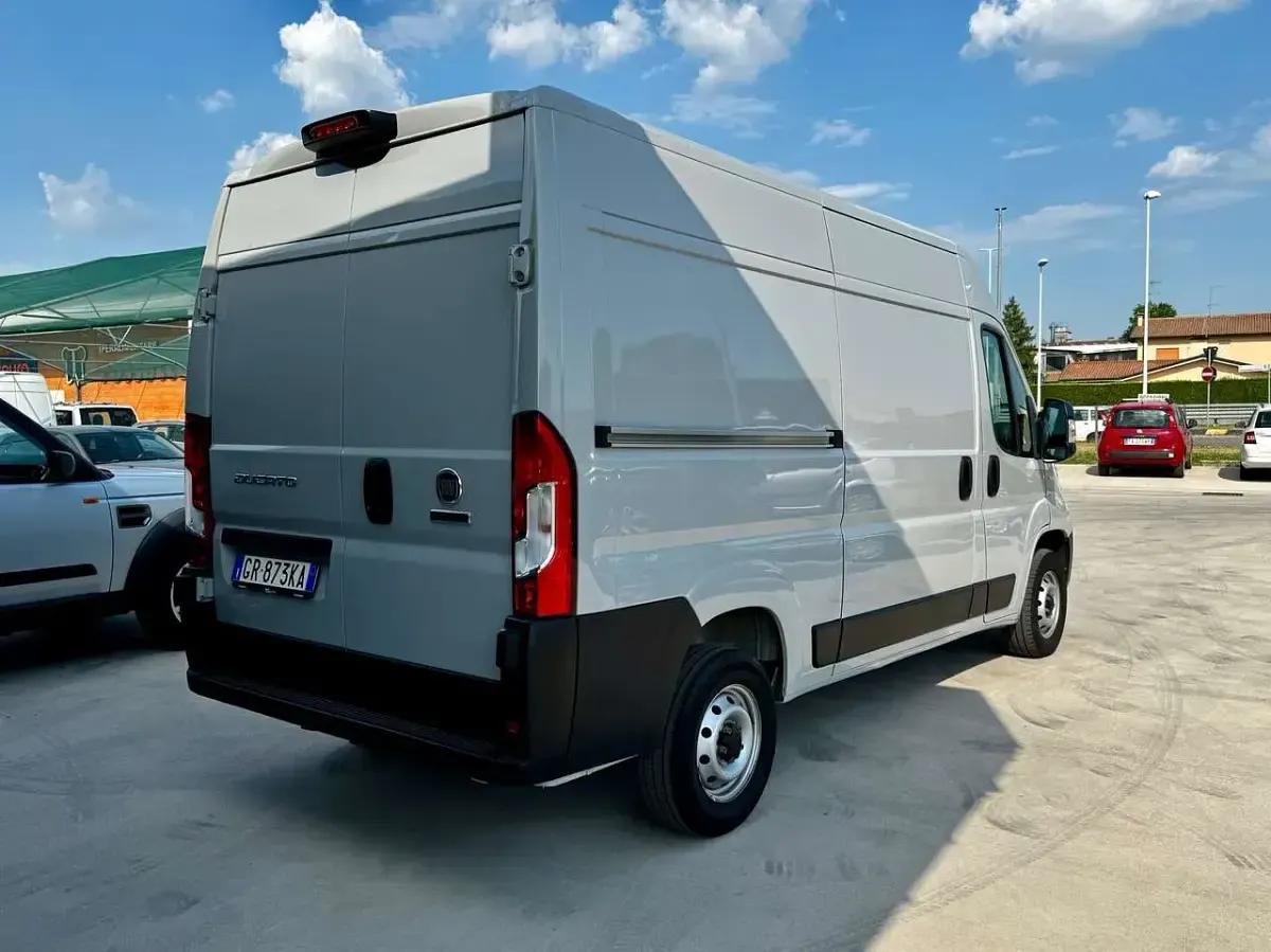 Usata Fiat Ducato 140 CV (102 kW) 2023 Grigio Furgone