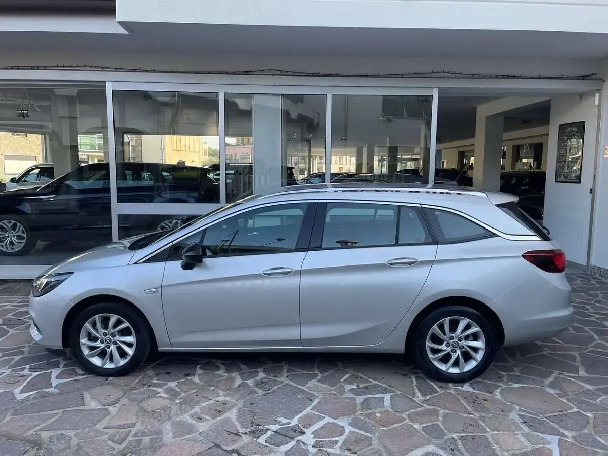 Usata Opel Astra Business Elegance 122 CV (89 kW) 2022 Argento Utilitaria