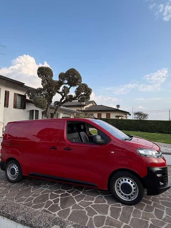 Usata Opel Vivaro 120 CV (88 kW) 2020 Rosso Monovolume