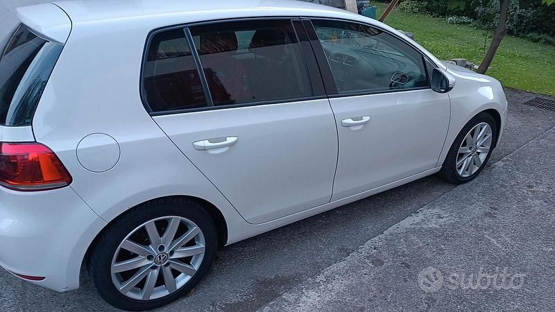 Usata VW Golf VI 140 CV (102 kW) 2011 Bianco Utilitaria