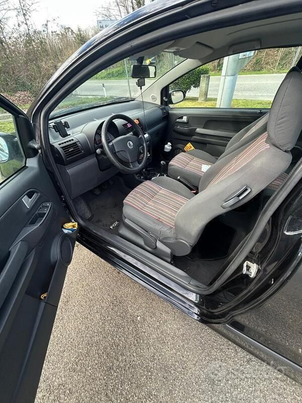 Usata VW Fox 54 CV (39 kW) 2007 Nero Utilitaria