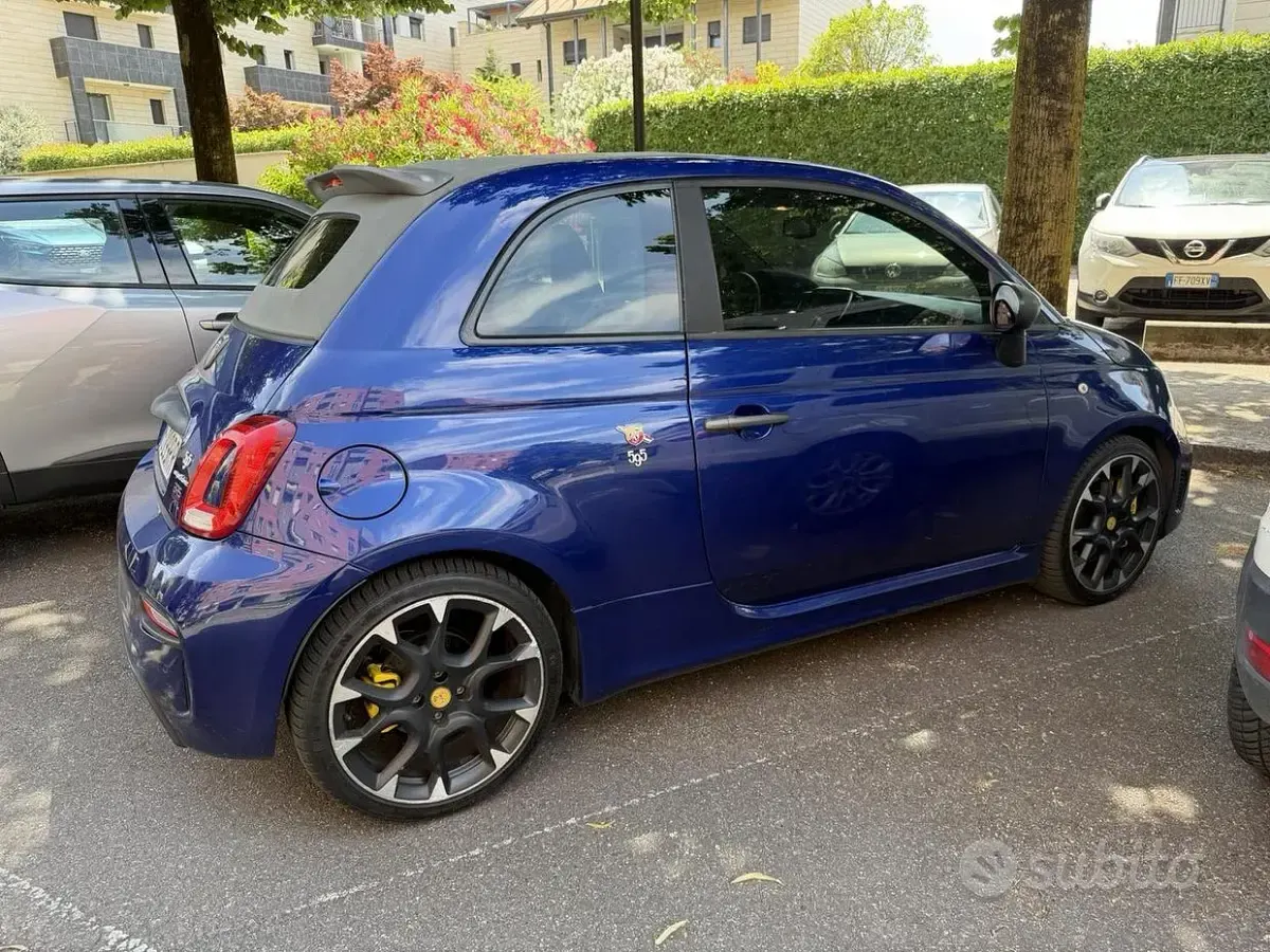 Usata Abarth 595 180 CV (132 kW) 2016 Bluazzurro Cabrio