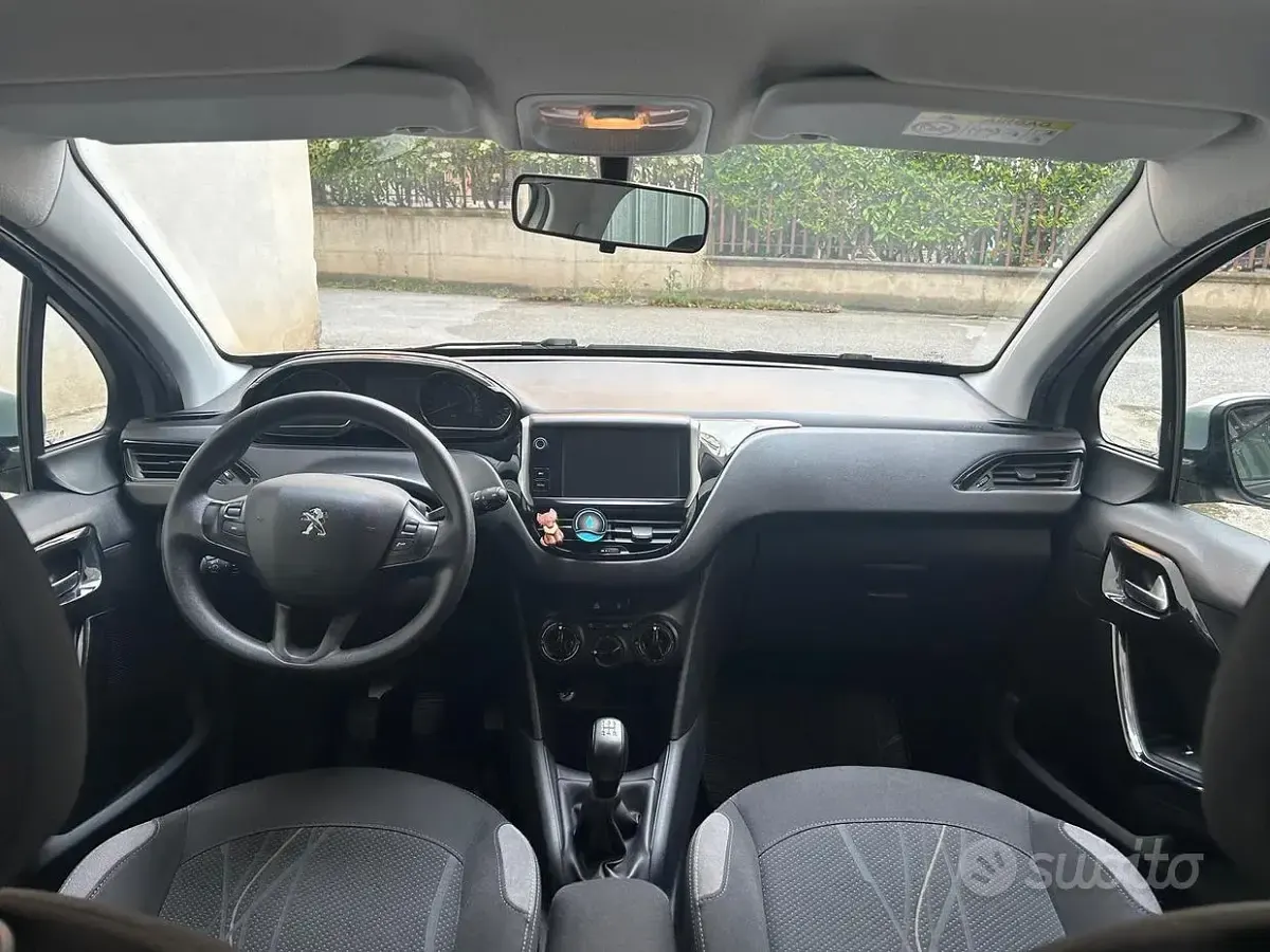 Usata Peugeot 208 68 CV (50 kW) 2015 Grigio Utilitaria