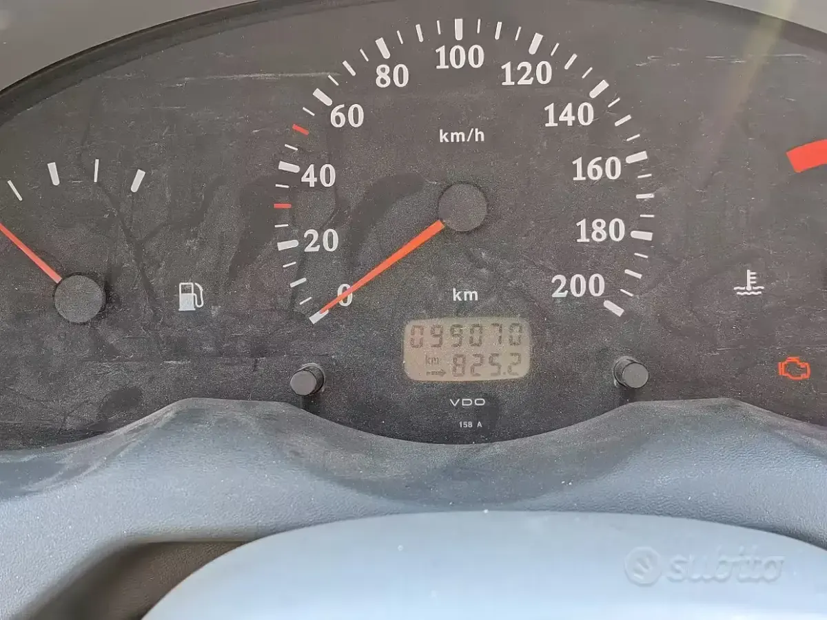 Usata Nissan Micra 2000 Grigio Utilitaria