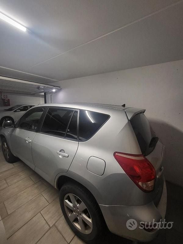 Usata Toyota RAV4 136 CV (100 kW) 2007 Grigio SUV