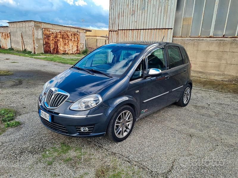Grigio Usata 2009 Lancia Musa Monovolume | 6000 € - Immagine 1/4