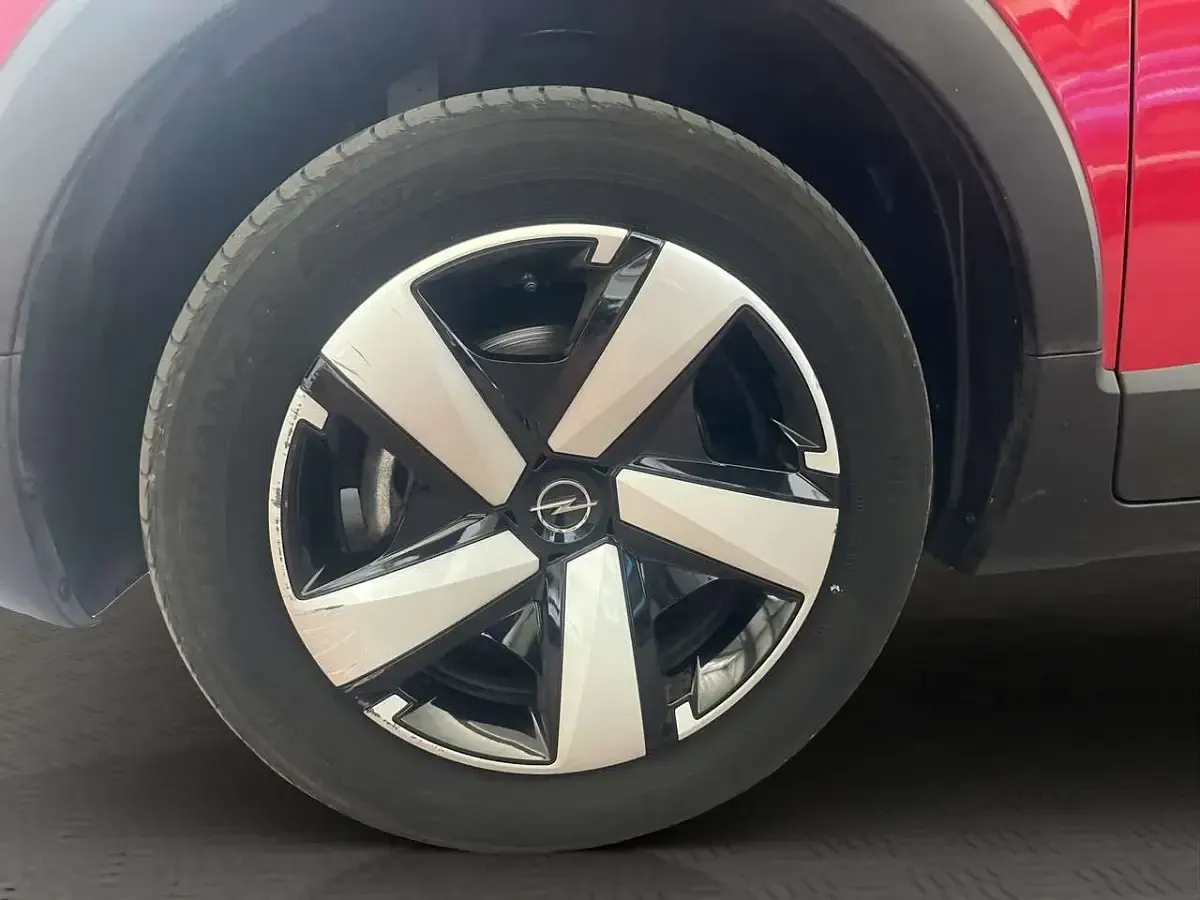 Usata Opel Crossland Elegance 110 CV (80 kW) 2023 Rosso SUV