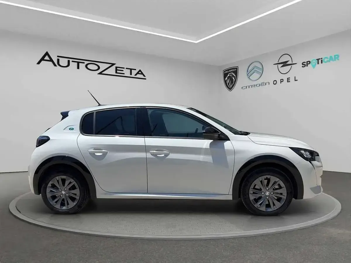 Usata Peugeot 208 Allure 56 kW (77 CV) 2022 Bianco Utilitaria