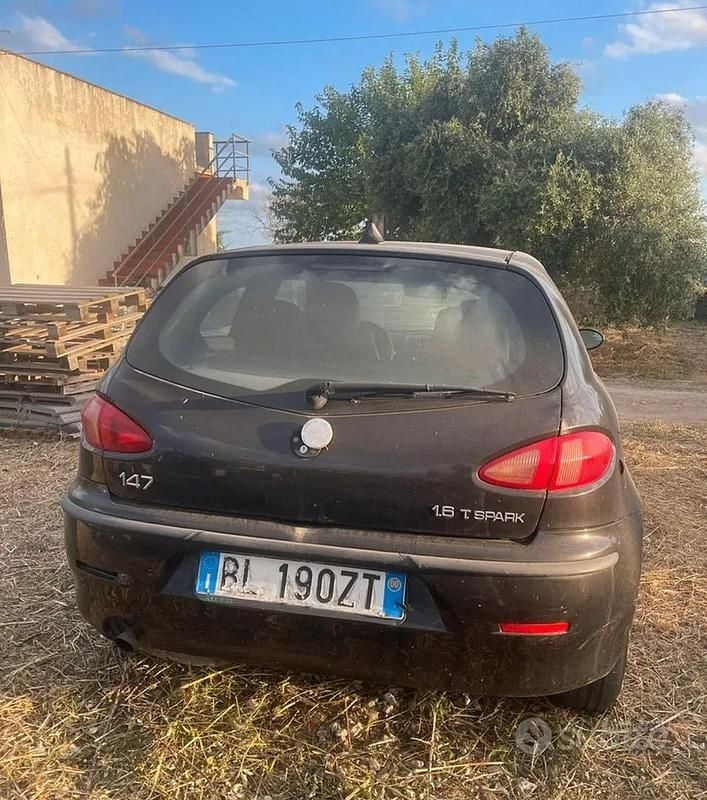 Usata Alfa Romeo 147 120 CV (88 kW) 2000 Nero Utilitaria