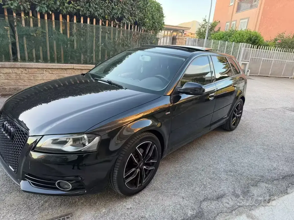 Usata Audi A3 Ambition 105 CV (77 kW) 2012 Nero Utilitaria