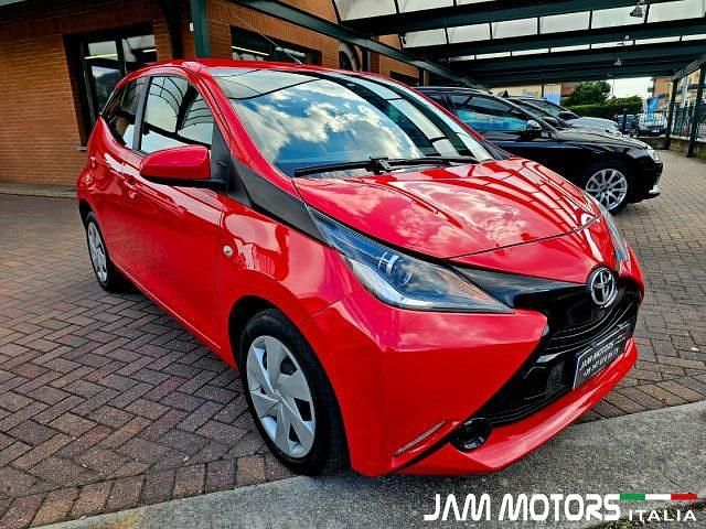 Usata Toyota Aygo X-play 69 CV (50 kW) 2016 Rosso pastello Utilitaria
