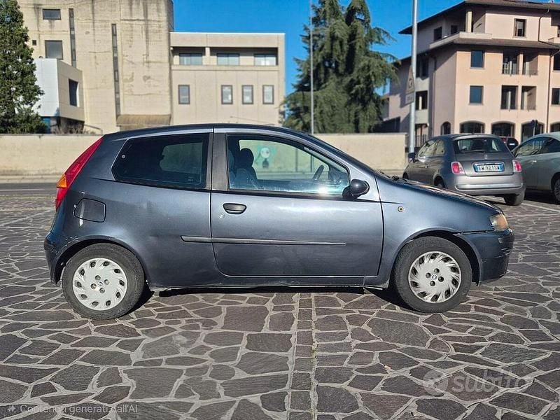 Usata Fiat Punto 60 CV (44 kW) 2001 Grigio Utilitaria