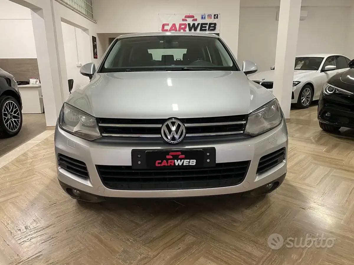 Usata VW Touareg 240 CV (176 kW) 2011 Grigio SUV