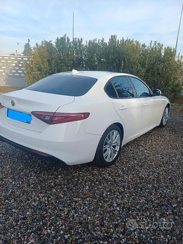 Usata Alfa Romeo Giulia 150 CV (110 kW) 2017 Bianco Berlina