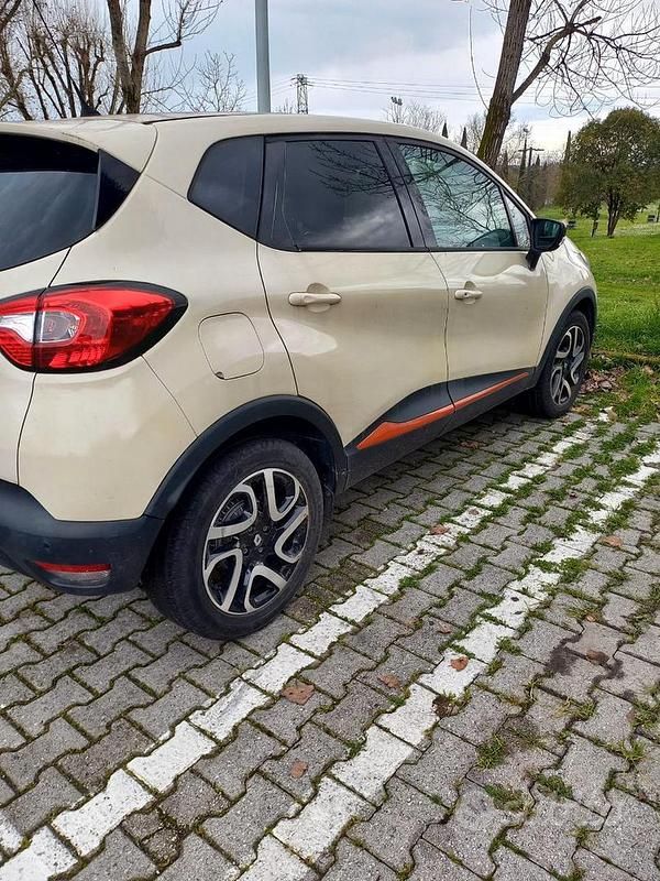 Usata Renault Captur 120 CV (88 kW) 2016 SUV