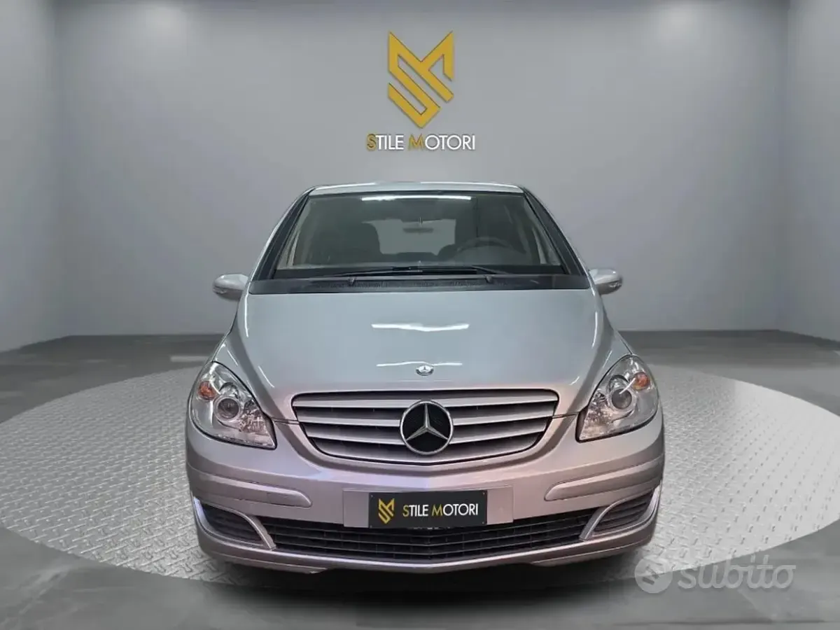 Usata Mercedes B180 109 CV (80 kW) 2008 Bianco Monovolume