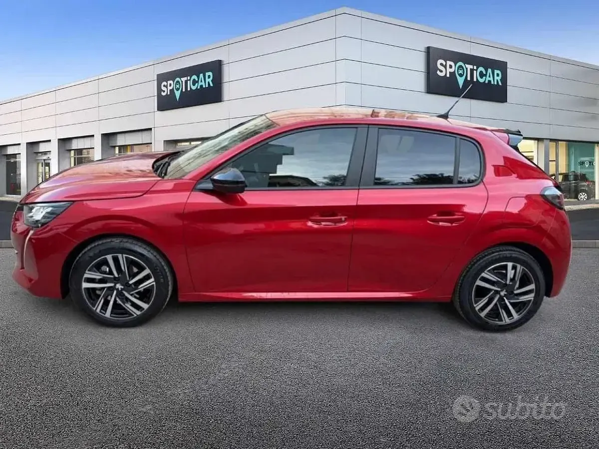 Usata Peugeot 208 Active 101 CV (74 kW) 2023 Bordeaux Utilitaria