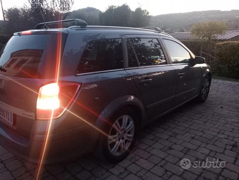 Usata Opel Astra 90 CV (66 kW) 2009 Grigio Station wagon