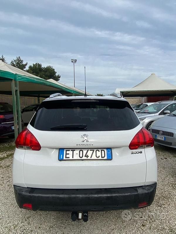 Usata Peugeot 2008 Allure 82 CV (60 kW) 2014 Bianco SUV