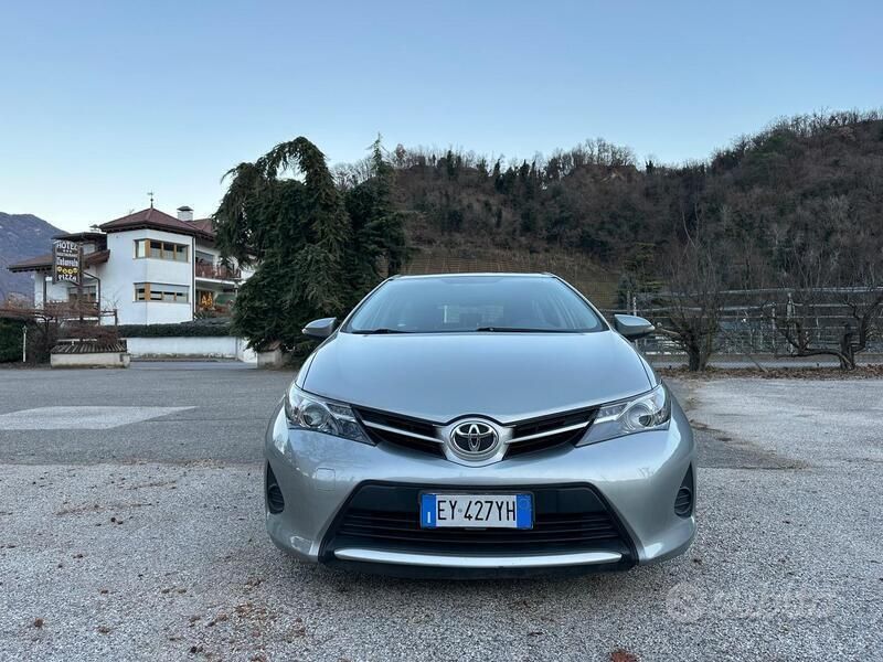 Grigio Usata 2015 Toyota Auris Touring Sports Active Station wagon | 6900 € (Super prezzo) - Immagine 1/4