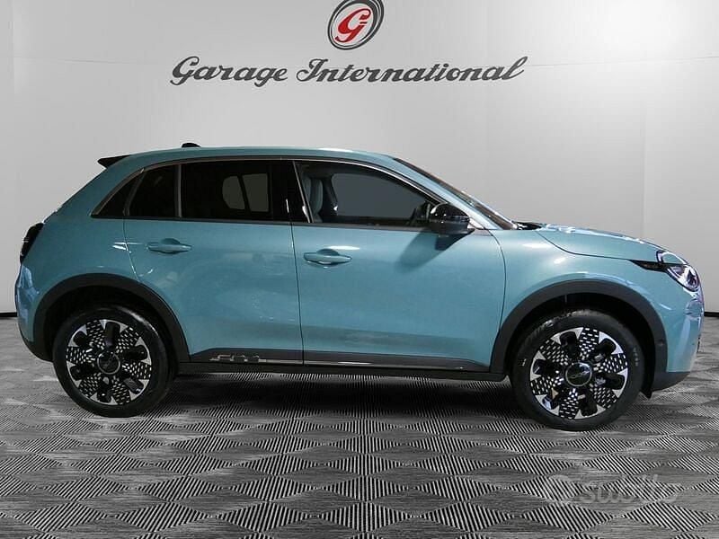 Nuova Fiat 600 La Prima 110 CV (80 kW) 2025 Blu/azzurro SUV