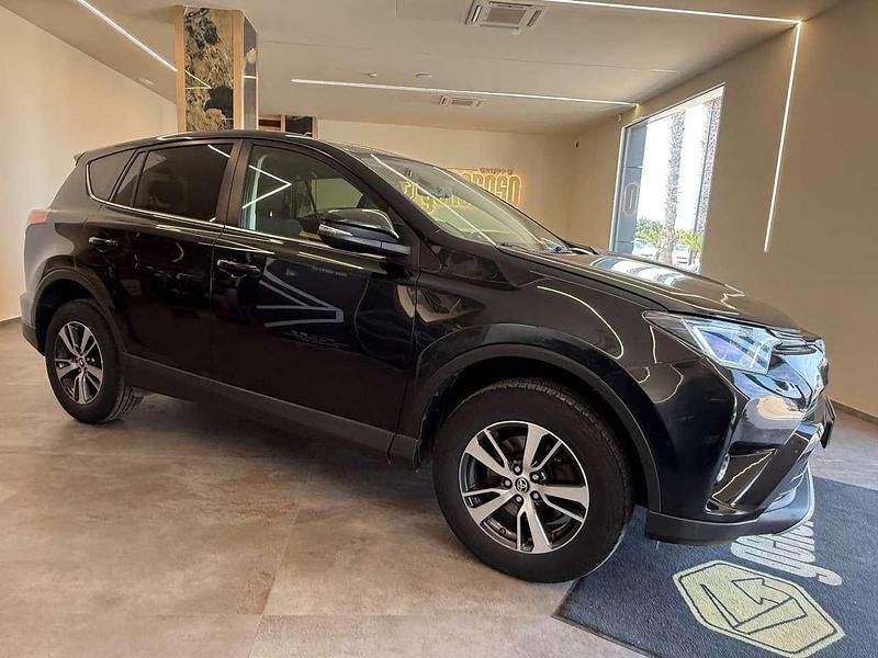 Usata Toyota RAV4 Lounge 143 CV (105 kW) 2017 Nero SUV