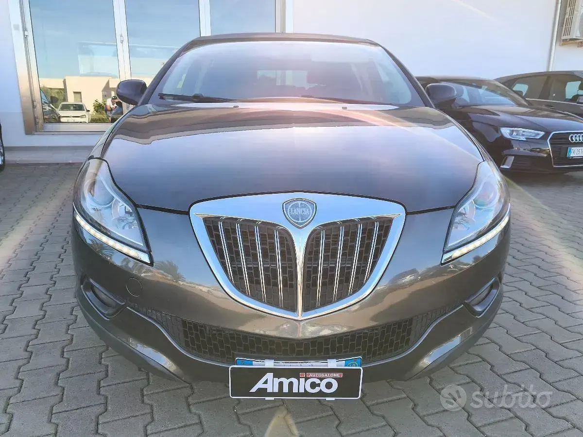 Usata Lancia Delta 120 CV (88 kW) 2010 Grigio Utilitaria