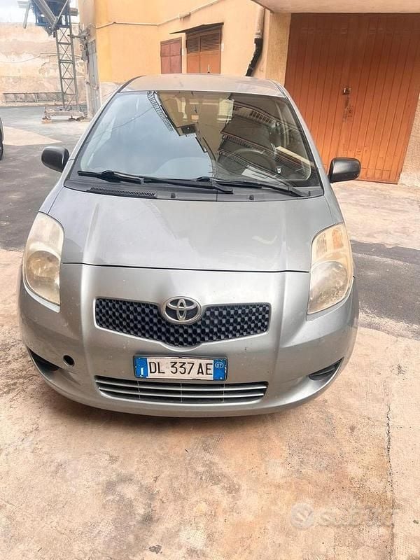 Usata Toyota Yaris 2005 Grigio Berlina