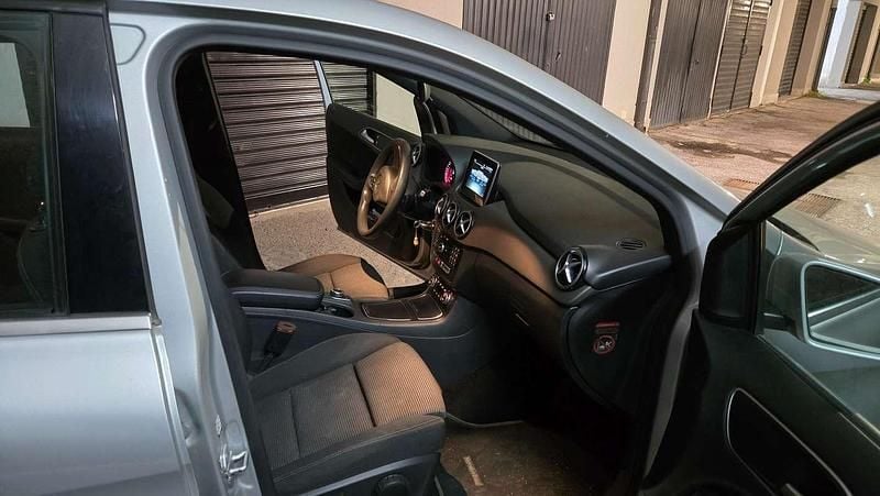 Usata Mercedes B200 Business 136 CV (100 kW) 2017 Grigio Utilitaria