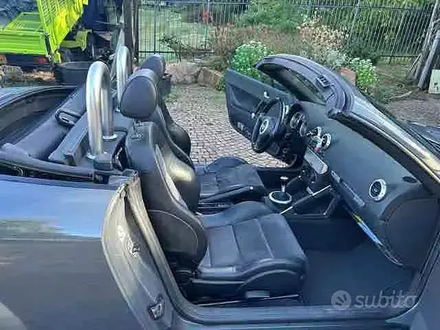 Usata Audi TT Roadster 179 CV (131 kW) 2002 Grigio Cabrio