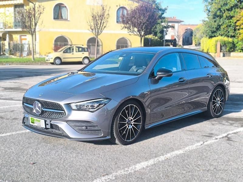 Grigio scuro Usata 2023 Mercedes CLA200 AMG Line Premium Plus Station wagon | 29.990 € (Ottimo prezzo) - Immagine 1/4