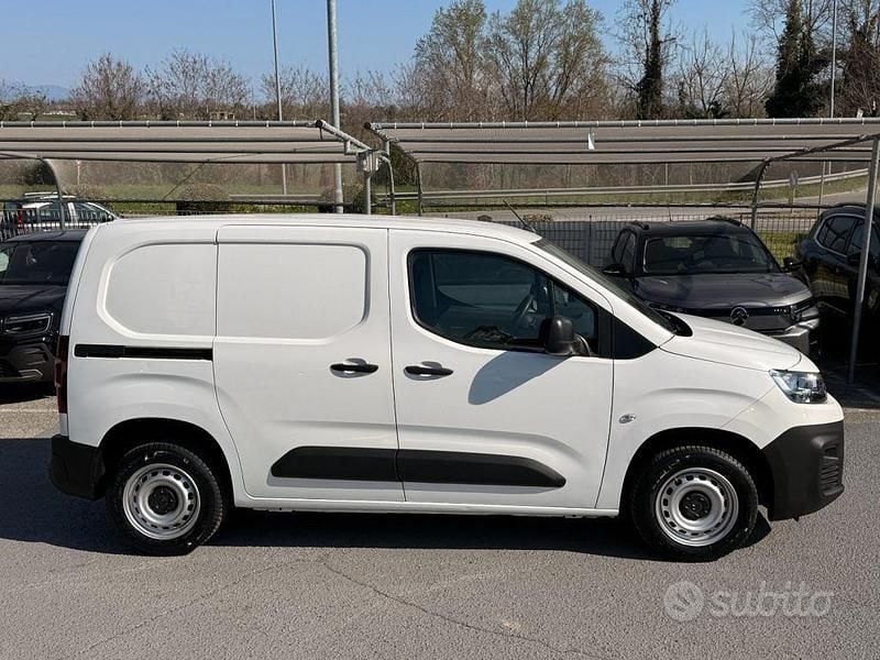 Usata Citroën Berlingo 102 CV (75 kW) 2022 Bianco metallizzato Monovolume