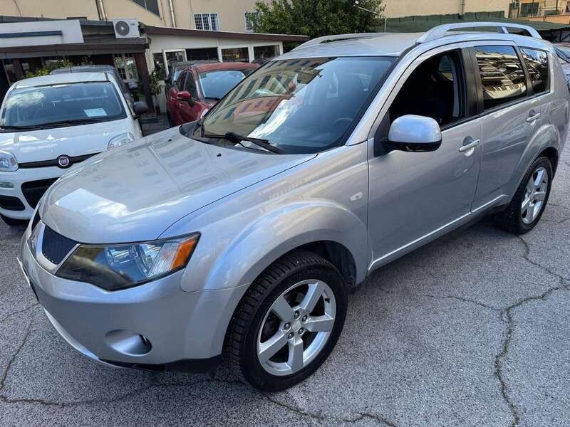 Argento Usata 2007 Mitsubishi Outlander Instyle SUV | 5500 € (Buon prezzo) - Immagine 1/4
