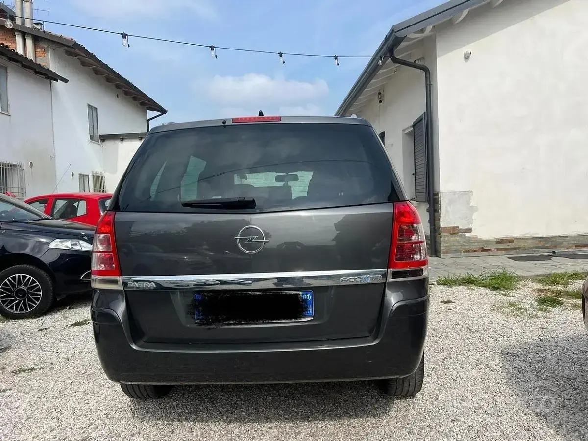 Usata Opel Zafira 150 CV (110 kW) 2012 Grigio Monovolume
