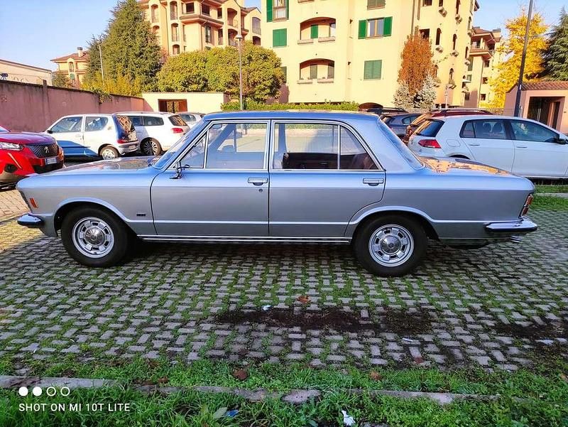 Usata Fiat 130 160 CV (117 kW) 1971 Argento Berlina