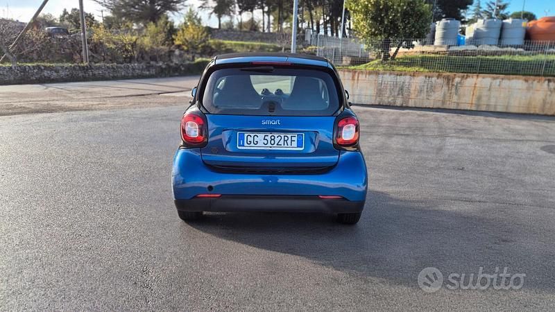 Usata Smart ForTwo Electric Drive Pure 41 kW (56 CV) 2021 Blu Berlina