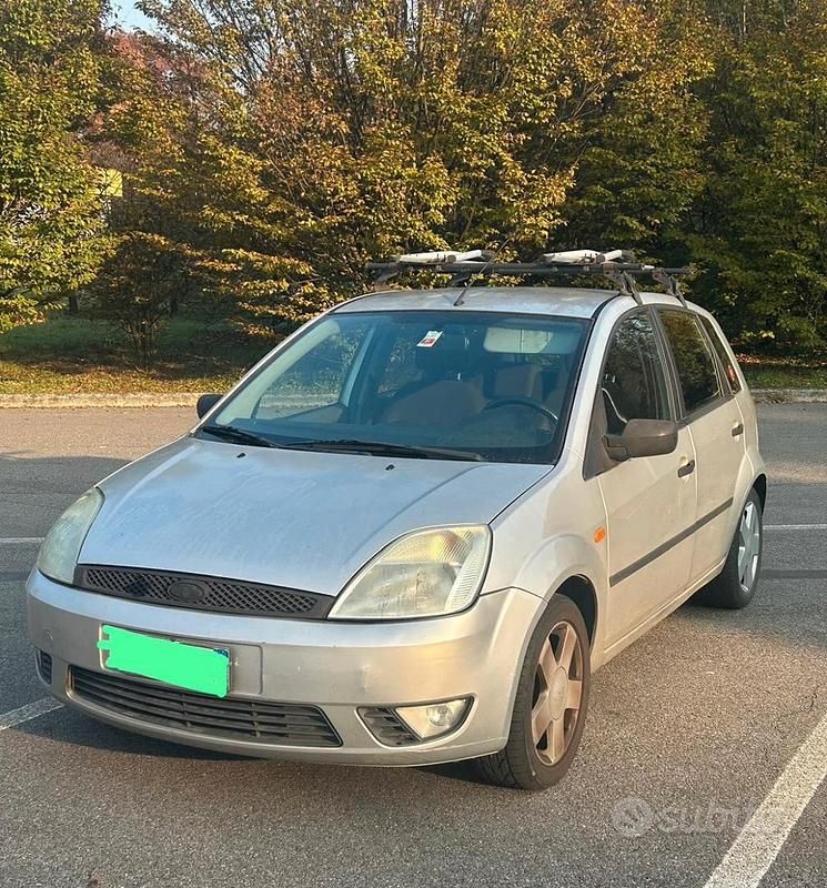 Usata Ford Fiesta 2003 Grigio Berlina