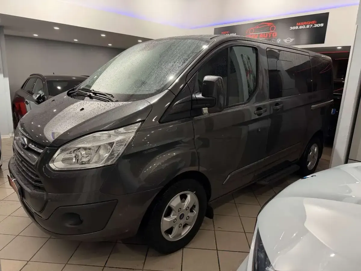 Usata Ford Tourneo Titanium 170 CV (125 kW) 2017 Grigio Furgone
