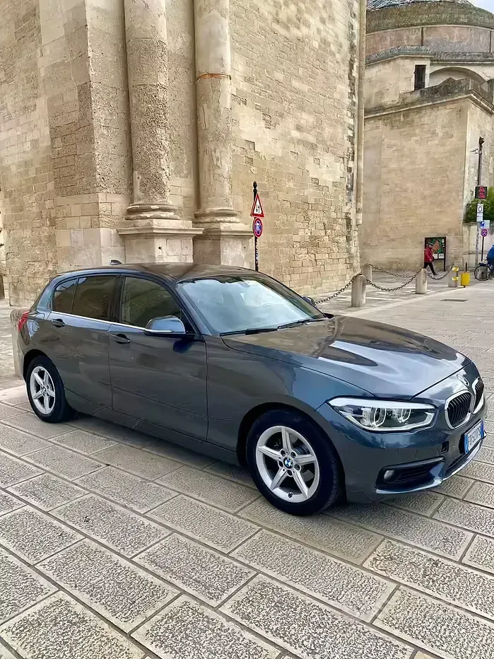 Usado BMW 116 Sport Line 116 HP (85 kW) 2016 Cinzento Citadino