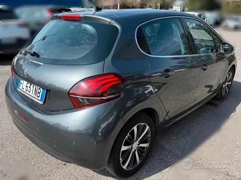 Usata Peugeot 208 Allure 75 CV (55 kW) 2017 Grigio Utilitaria