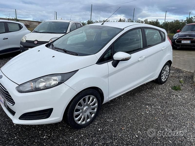 Usata Ford Fiesta 75 CV (55 kW) 2017 Bianco Berlina